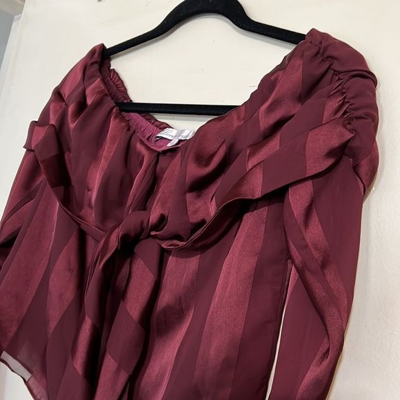 Lovers + Friends off the shoulder top - Picture 3 of 4